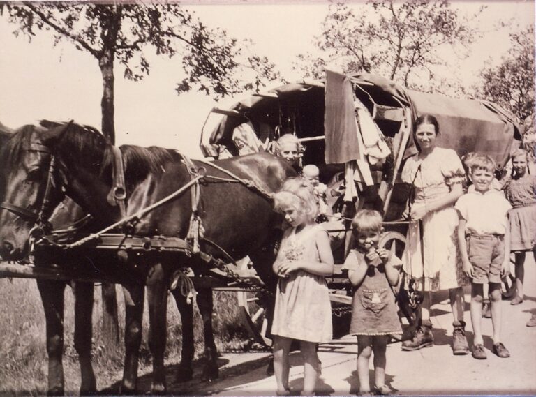 Fluchtwagen der Familie Pauls, Frühjahr 1945