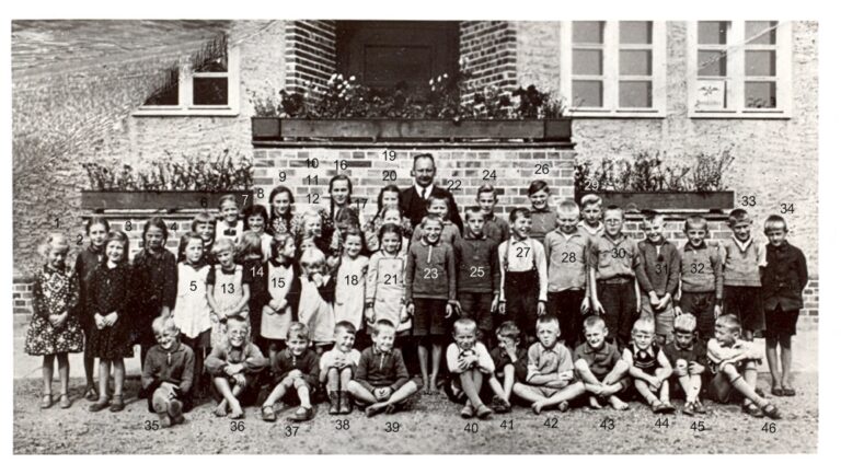 Nummeriertes Klassenfoto der Rosengarter Schule, Herbst 1937