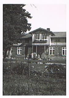 Haus der Familie Perschon in Thörichthof am 9. Juli 1944; die Mühle stand hinter dem Haus