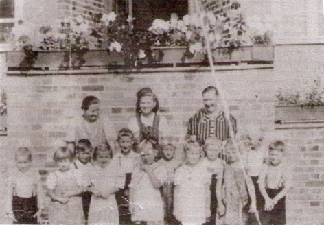 Einschulung 1942 – weitere Bildfassung