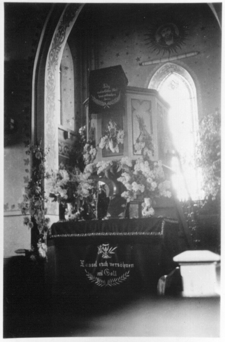 Kircheninneres zu Pfingsten 1939