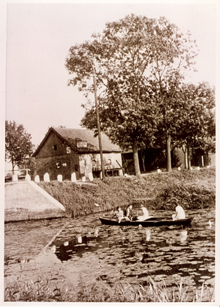 Kahnfahrt auf der Thiene, um 1940