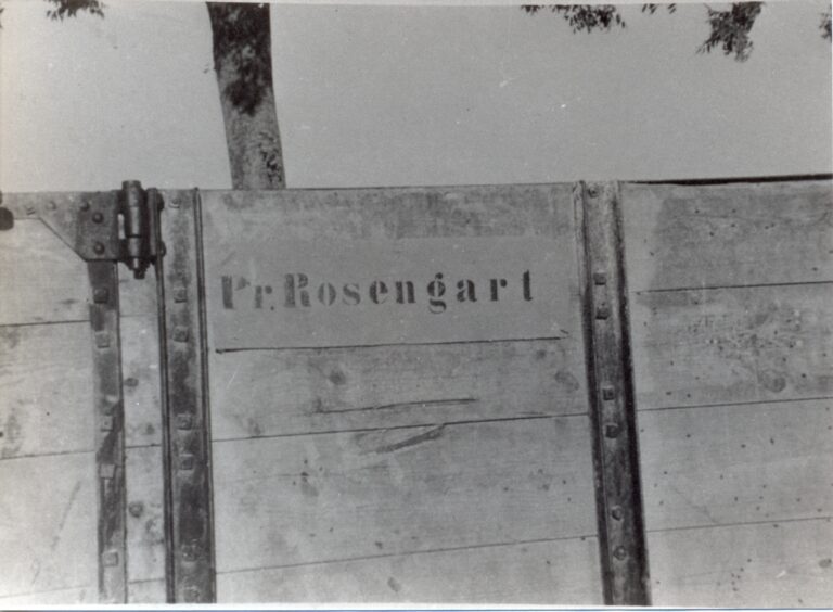 Waggon mit der Aufschrift „Pr. Rosengart“
